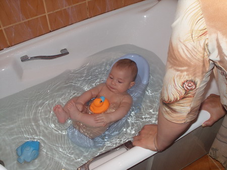 Смерть ребенка в ванночке для купания потрясла общественность