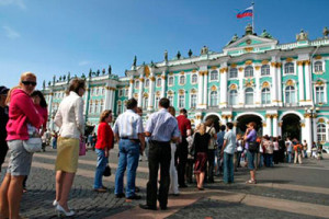 Поток туристов в Петербург увеличился
